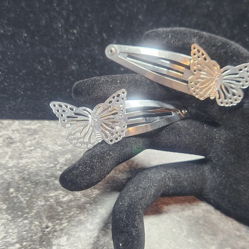 Vintage Silver Butterfly Snap Hair Clips Filigree Metal Barrettes 2pc Set